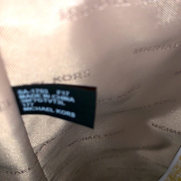 NWT Michael Kors Jet SetTravel Tote - Picture 7 of 8